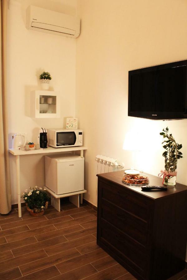 Il Giardino Di Laura Private Rooms Монделло Экстерьер фото