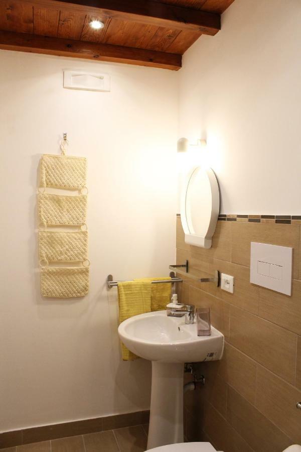 Il Giardino Di Laura Private Rooms Монделло Экстерьер фото